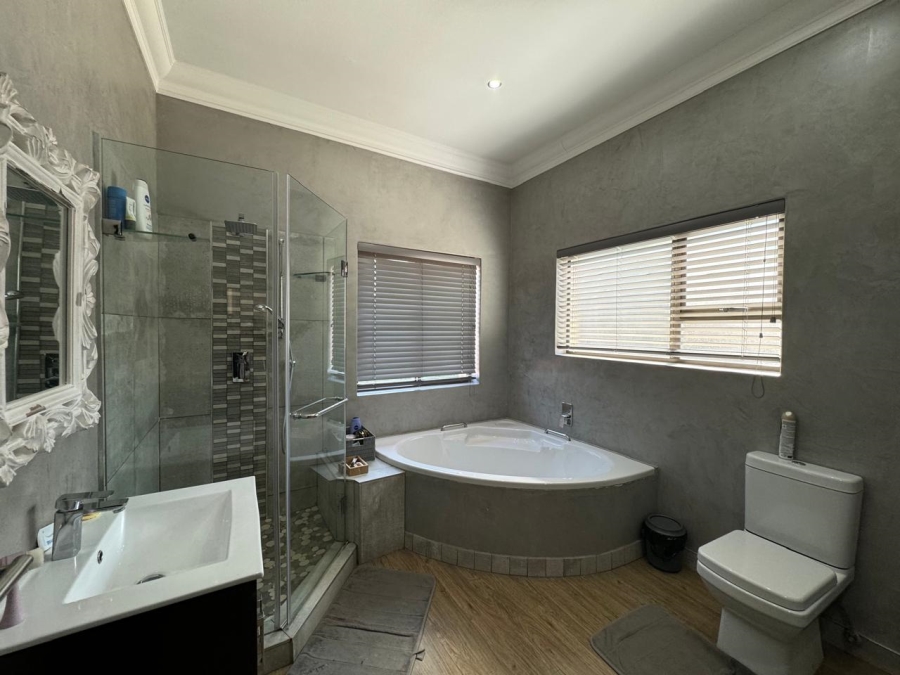 4 Bedroom Property for Sale in Birdwood Estate North West